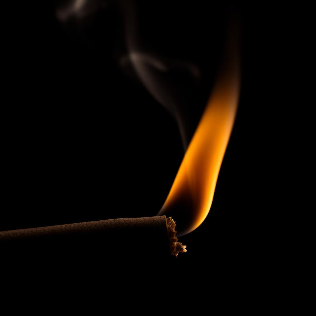 Royal Oud Sticks — Close detail of the blend